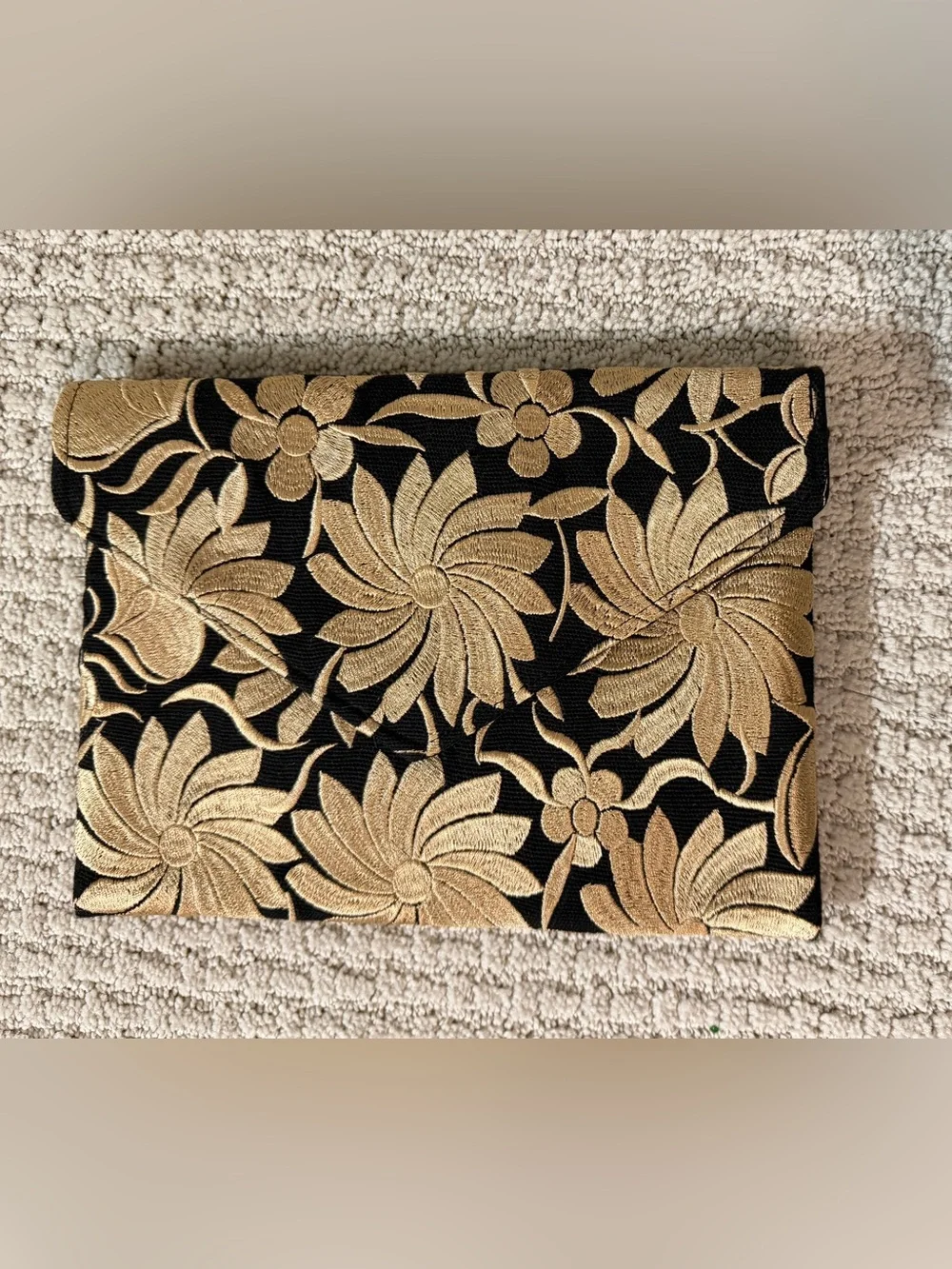 Black & Gold Floral Embroidered Clutch Crossbody Evening Bag. NWOT